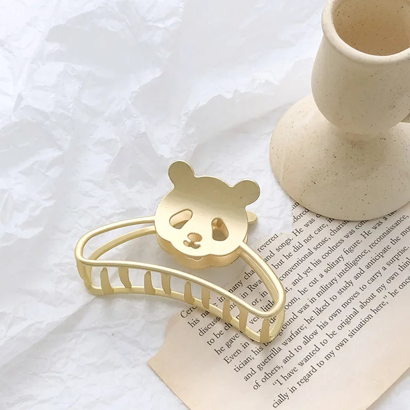 Elegante pinza para el pelo de metal con diseño geométrico: dorada y plateada