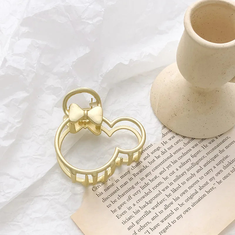 Elegante pinza para el pelo de metal con diseño geométrico: dorada y plateada