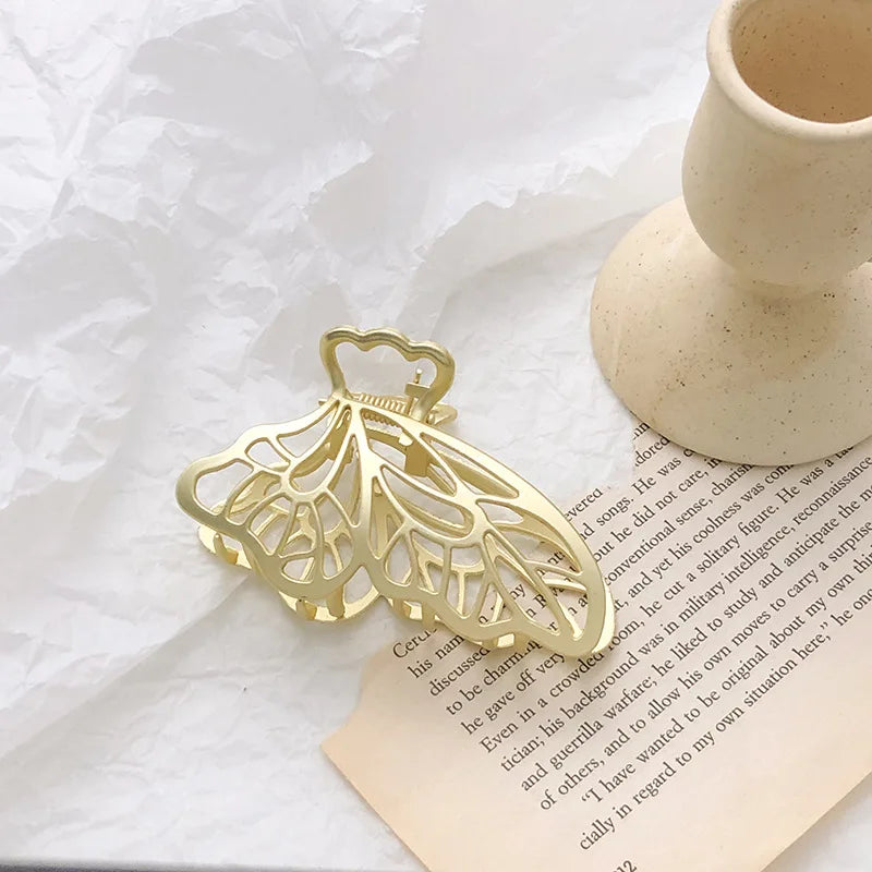 Elegante pinza para el pelo de metal con diseño geométrico: dorada y plateada