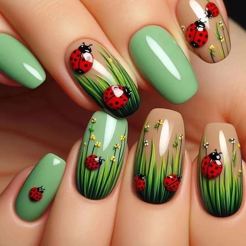 Elegantes uñas francesas a presión: 24 uñas florales rosas en forma de almendra