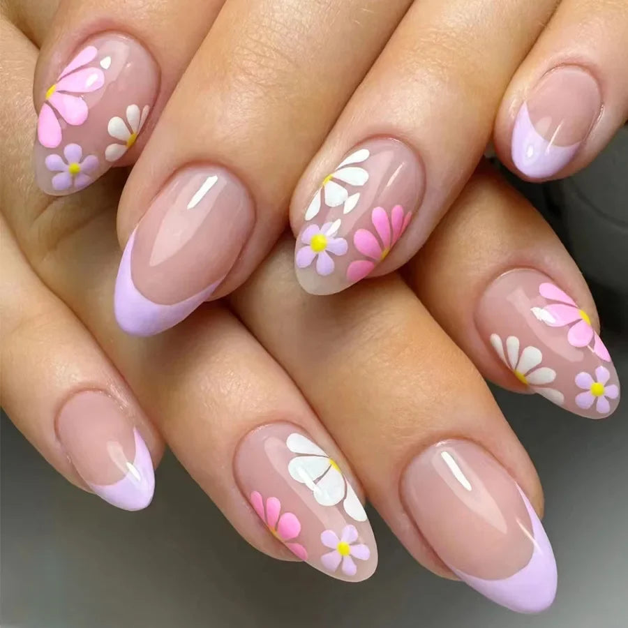 Elegantes uñas francesas a presión: 24 uñas florales rosas en forma de almendra