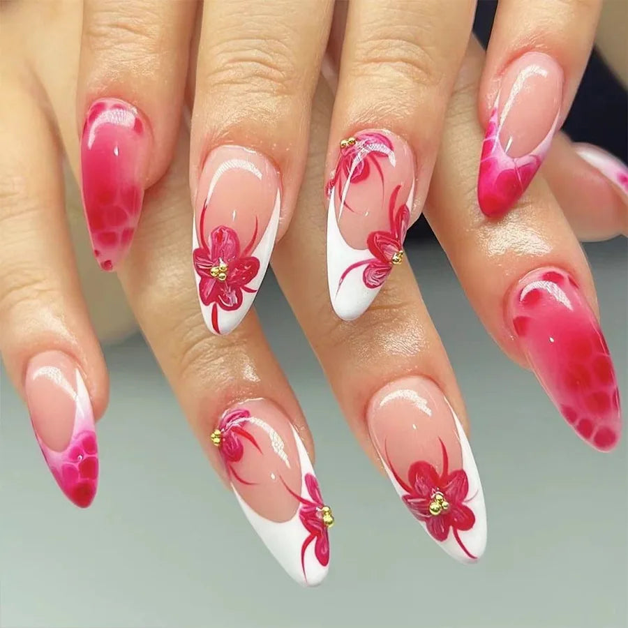 Elegantes uñas francesas a presión: 24 uñas florales rosas en forma de almendra