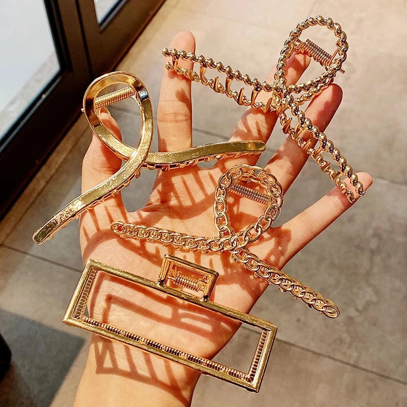 Elegante pinza para el pelo de metal con diseño geométrico: dorada y plateada