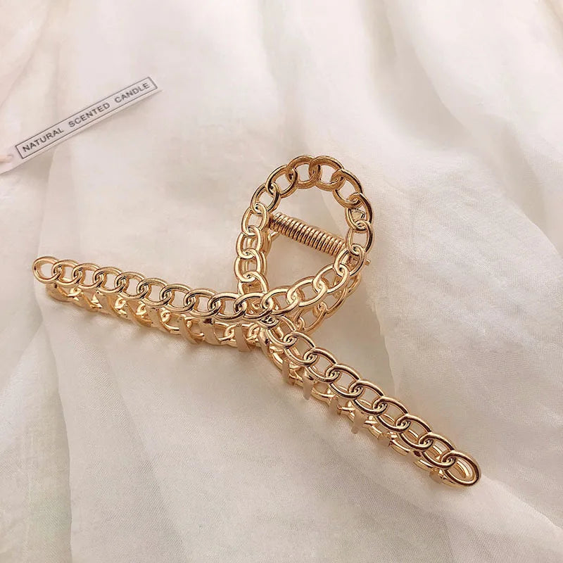 Elegante pinza para el pelo de metal con diseño geométrico: dorada y plateada